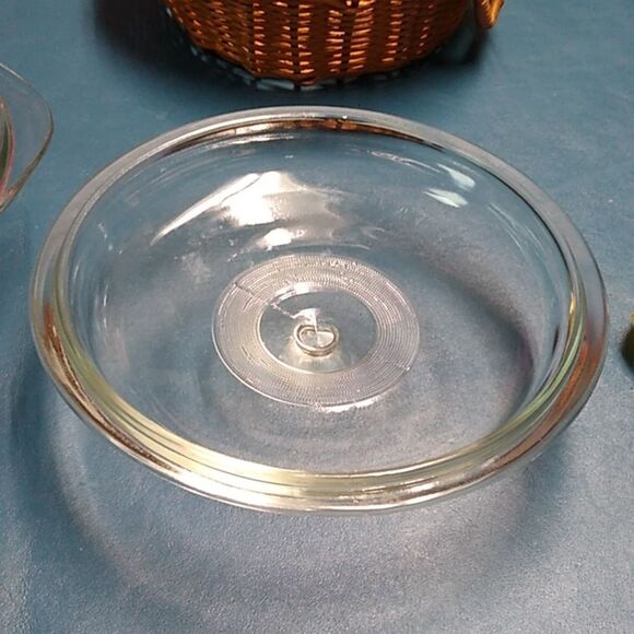 Glasbake 2 Quart Casserole Dish/Lid with Wicker Basket - Picture 3 of 8